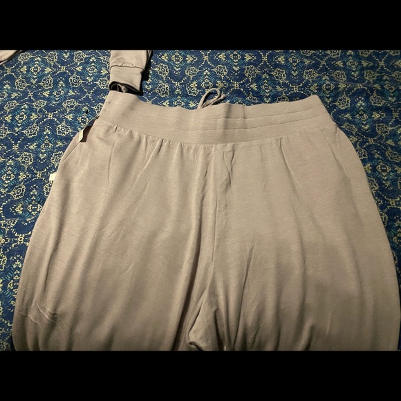 VS Modal Twist Front Crew & High Waisted Gym Pant Set - Picture 3 of 8